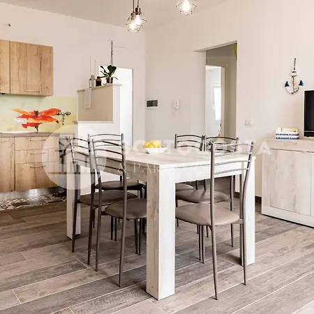 Seashore Flat -